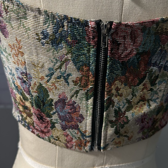 🌿🌿Ladies Floral Top🌿🌿 - Picture 5 of 7